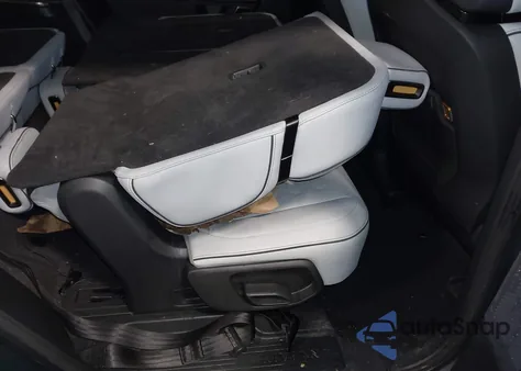 2024 Rivian R1S Adventure Dual Motor Max Pack/Adventure Dual Motor Perf Max Pack z USA, uszkodzony, nr VIN 7PDSGCBA3RN030064